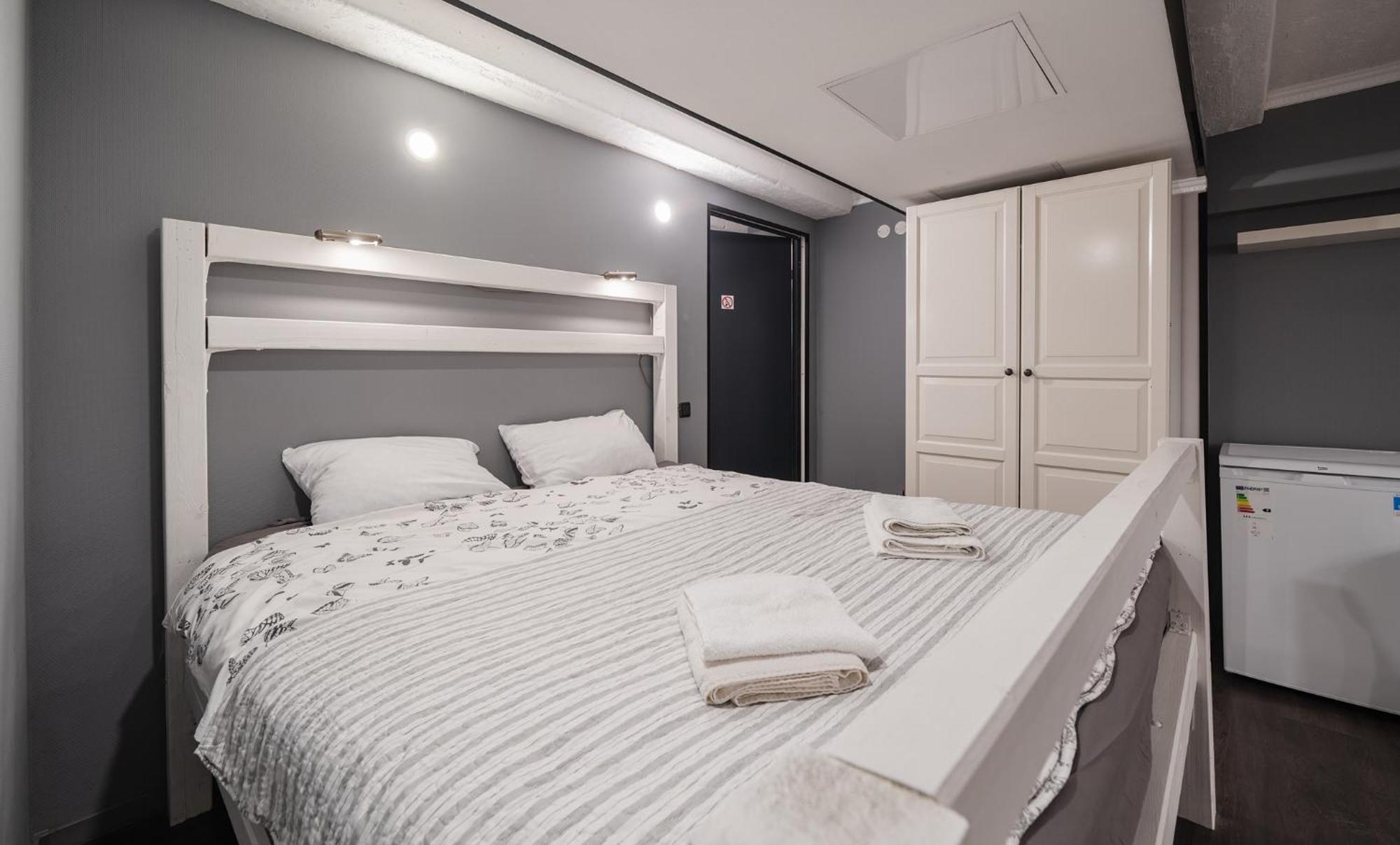 Islandijos Self Check-In Basement Apartments Vilnius Ngoại thất bức ảnh